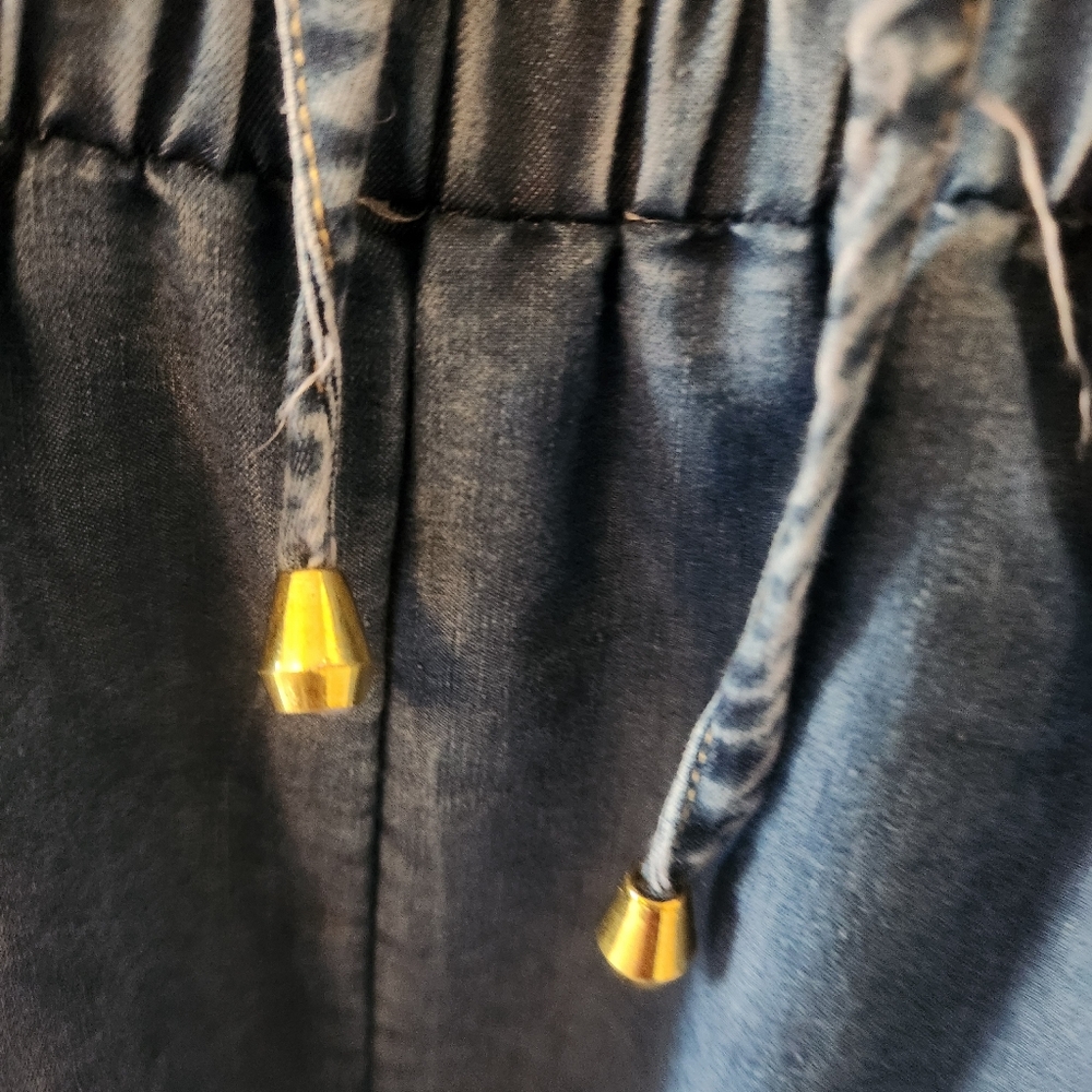 Blush blue jean slweveless jumpsuit. Size XL. Pockets on both sides. - Picture 4 of 11